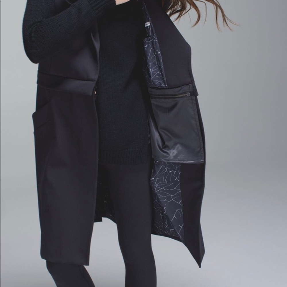 LULULEMON Quick Change Vest